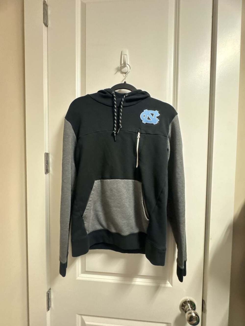 Nike North Carolina Tar Heels Hoodie Size mens M Black Gray